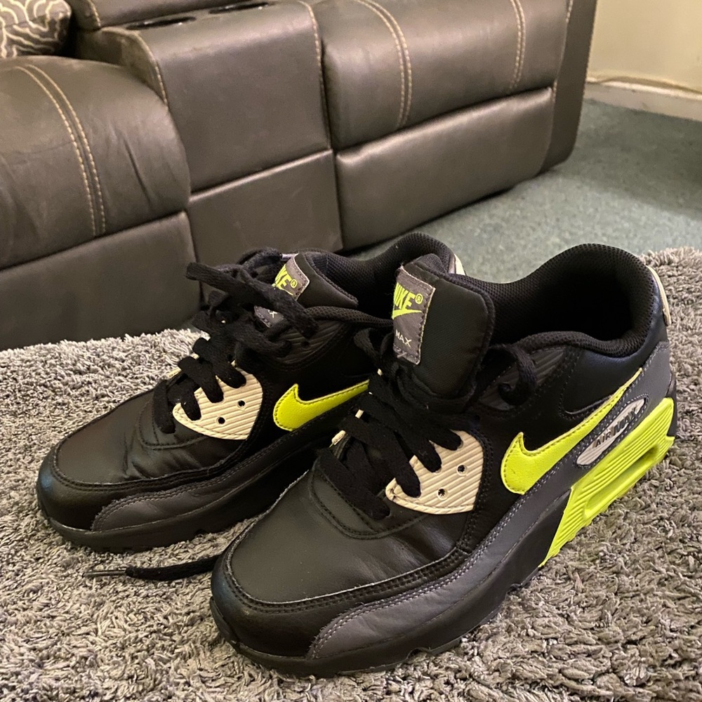 Size 4.5 Nike AIR MAX sneakers . Used / worn